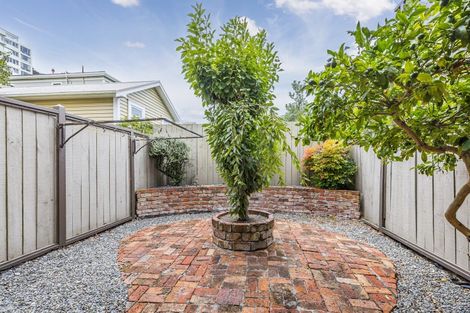 Photo of property in 10 George Street, Thorndon, Wellington, 6011