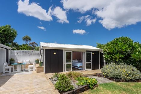 Photo of property in 16 Ngapaki Street, Waikanae Beach, Waikanae, 5036