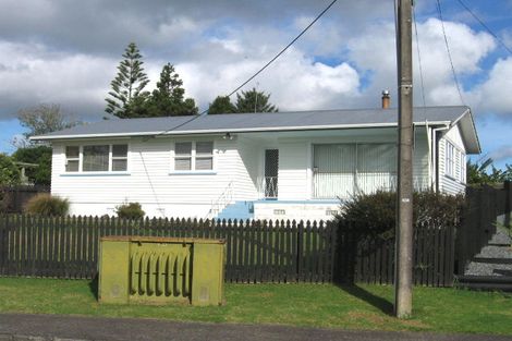 Photo of property in 2/6 Murray Road, Te Atatu Peninsula, Auckland, 0610