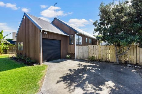 Photo of property in 45 Darren Crescent, Half Moon Bay, Auckland, 2012