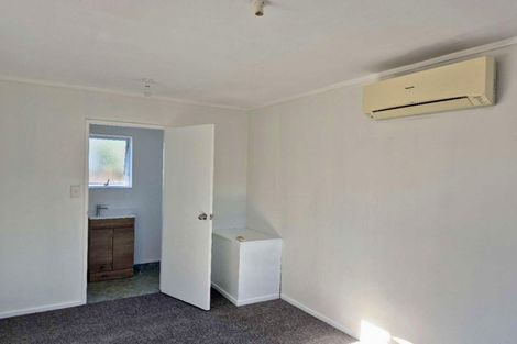 Photo of property in 10 Harry Ward Place, Henderson, Auckland, 0610
