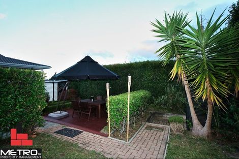 Photo of property in 20 Longbill Place, Glendene, Auckland, 0602