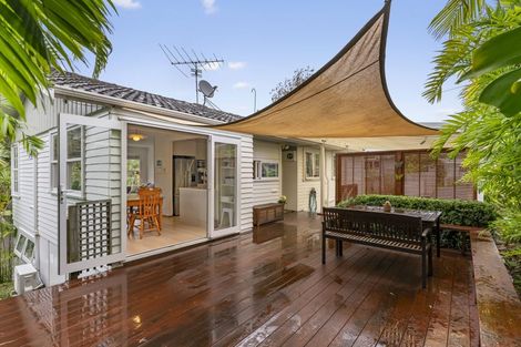 Photo of property in 3 Macnay Way, Murrays Bay, Auckland, 0630