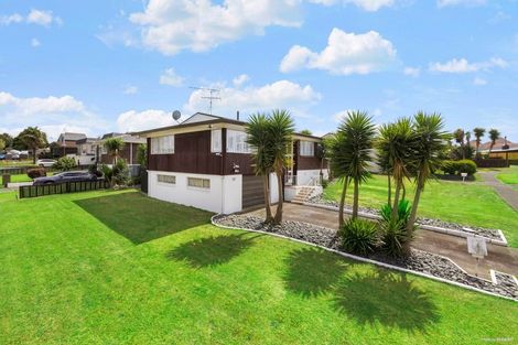 Photo of property in 19 Balgowan Terrace, Conifer Grove, Takanini, 2112