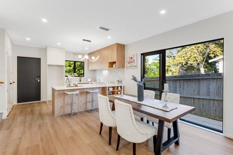 Photo of property in 140e Edgewater Drive, Pakuranga, Auckland, 2010