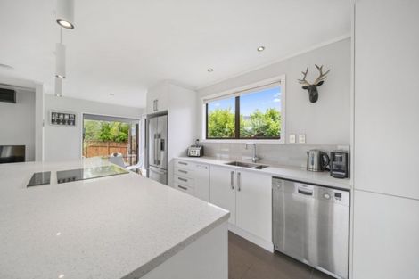 Photo of property in 5 Darren Crescent, Half Moon Bay, Auckland, 2012