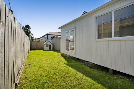 Photo of property in 16 Maire Street, Inglewood, 4330