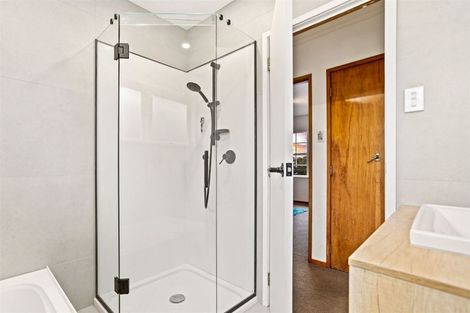 Photo of property in 6 Vina Place, Massey, Auckland, 0614