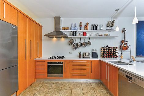 Photo of property in 8b Hauraki Road, Hauraki, Auckland, 0622