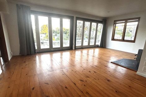 Photo of property in 18 Omokoroa Road, Omokoroa, 3114