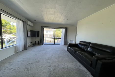 Photo of property in 31 Sunhaven Drive, Newlands, Wellington, 6037