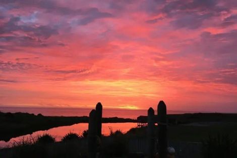 Photo of property in 6 Ironsands, Waverley, 4591