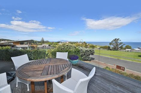 Photo of property in 10 Lax Crescent, Leigh, 0985