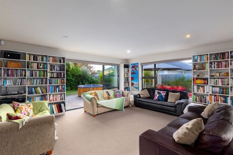 Photo of property in 4 Cordelia Lane, Heathcote Valley, Christchurch, 8022