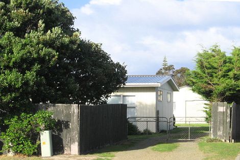 Photo of property in 136 Tutere Street, Waikanae Beach, Waikanae, 5036