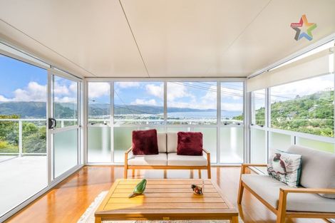 Photo of property in 60 Pokohiwi Road, Normandale, Lower Hutt, 5010