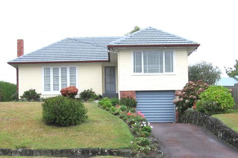 Photo of property in 50 Farquhar Road, Glendene, Auckland, 0602