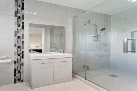 Photo of property in 1/64 Hogans Road, Glenfield, Auckland, 0629