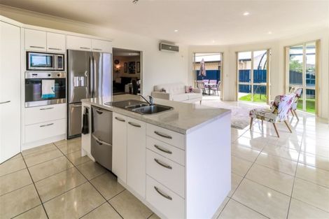 Photo of property in 105 Farnborough Drive, Grandview Heights, Hamilton, 3200