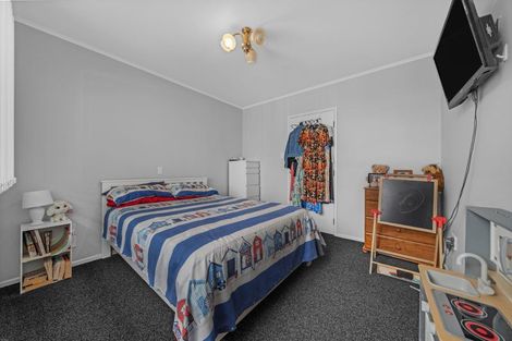 Photo of property in 6 Aplin Place, Birkdale, Auckland, 0626