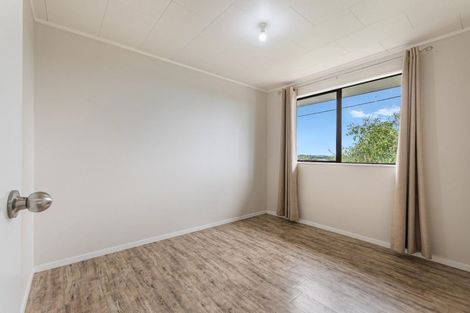 Photo of property in 98 Wade River Road, Stanmore Bay, Whangaparaoa, 0932