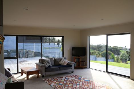 Photo of property in 2 Coachmans Way, Cable Bay, 0420