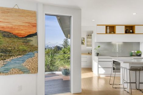 Photo of property in 11 City View Terrace, Birkenhead, Auckland, 0626