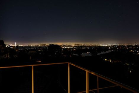 Photo of property in 4 Worthington Place, West Harbour, Auckland, 0618