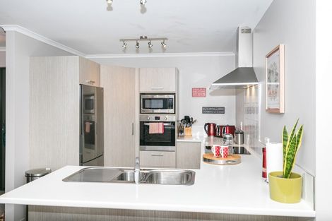 Photo of property in 16 Evergreen Rise, Grandview Heights, Hamilton, 3200