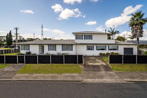 Photo of property in 56 Tiraumea Drive, Pakuranga, Auckland, 2010