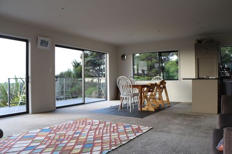 Photo of property in 2 Coachmans Way, Cable Bay, 0420