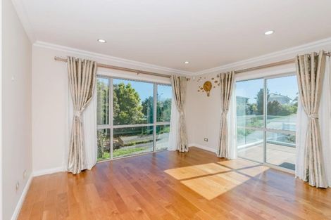 Photo of property in 436 East Coast Road, Windsor Park, Auckland, 0630