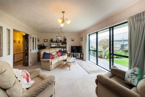 Photo of property in 27 Caroline Crescent, Highbury, Palmerston North, 4412