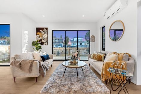 Photo of property in 3a Raupapa Street, Northcote, Auckland, 0627