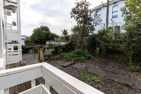 Photo of property in 5 Hawker Street, Mount Victoria, Wellington, 6011