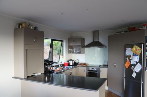 Photo of property in 2 Coachmans Way, Cable Bay, 0420