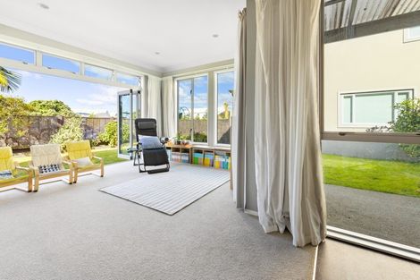 Photo of property in 7n Clearwater Cove, West Harbour, Auckland, 0618