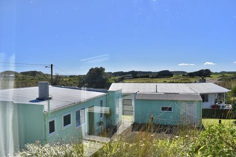 Photo of property in 4 Mahoe Street, Otaki Beach, Otaki, 5512
