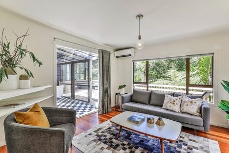 Photo of property in 37 York Road, Titirangi, Auckland, 0604