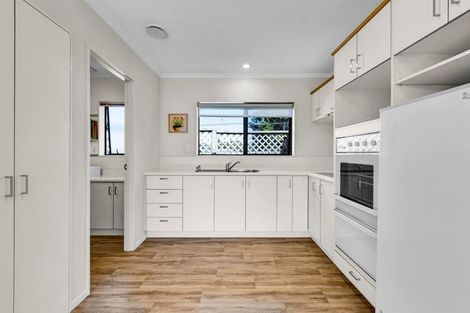 Photo of property in 65 Northgate, Strandon, New Plymouth, 4312