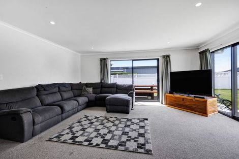 Photo of property in 48 County Drive, Hawera, 4610