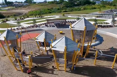 Photo of property in 23 Merv Clarke Lane, Massey, Auckland, 0614