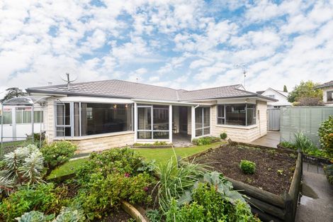 Photo of property in 28 Cedar Crescent, Feilding, 4702