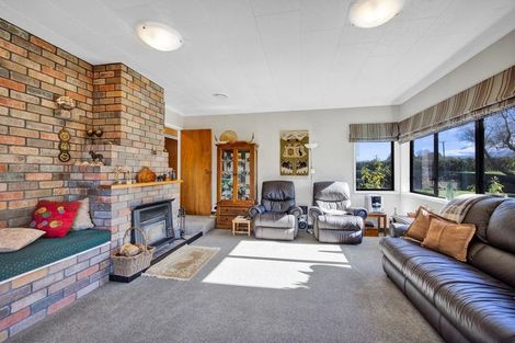 Photo of property in 44 Rawhitiroa Road, Eltham, 4322