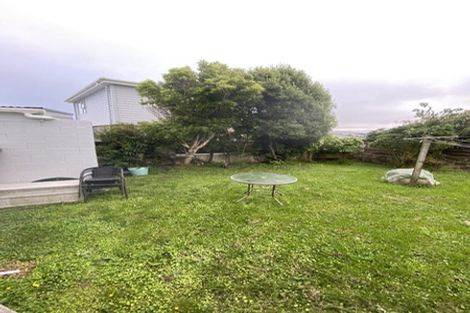 Photo of property in 18a Chetwode Grove, Newlands, Wellington, 6037