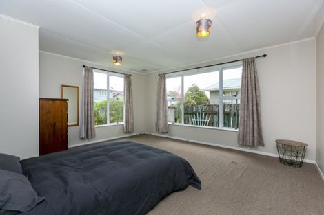 Photo of property in 13 Regent Place, Blagdon, New Plymouth, 4310