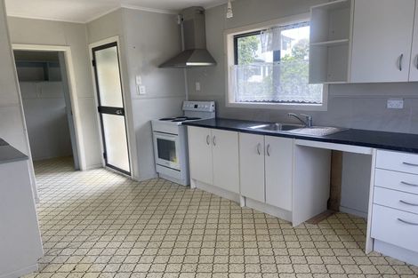 Photo of property in 3 Bedford Street, Te Atatu South, Auckland, 0610