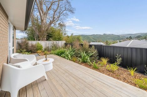 Photo of property in 15 Rewarewa Way, Timberlea, Upper Hutt, 5018