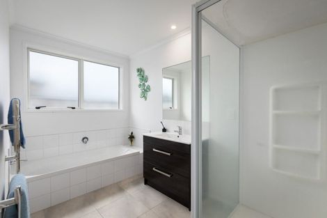 Photo of property in 15 Reel Road, Athenree, Waihi Beach, 3611