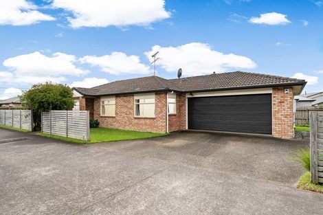 Photo of property in 1/64 Riverside Road, Orewa, 0931